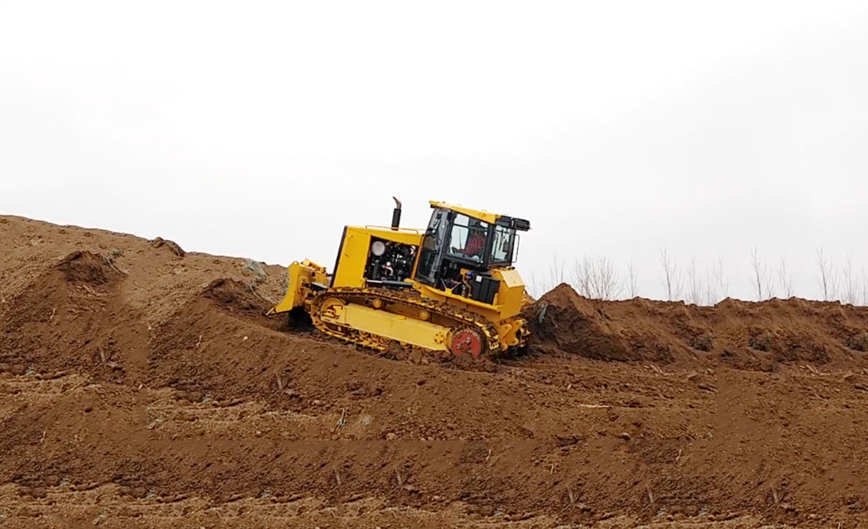 Le bulldozer DH16K2 sert à l'exploitation minière dans une carrière de sable au Royaume-Uni.