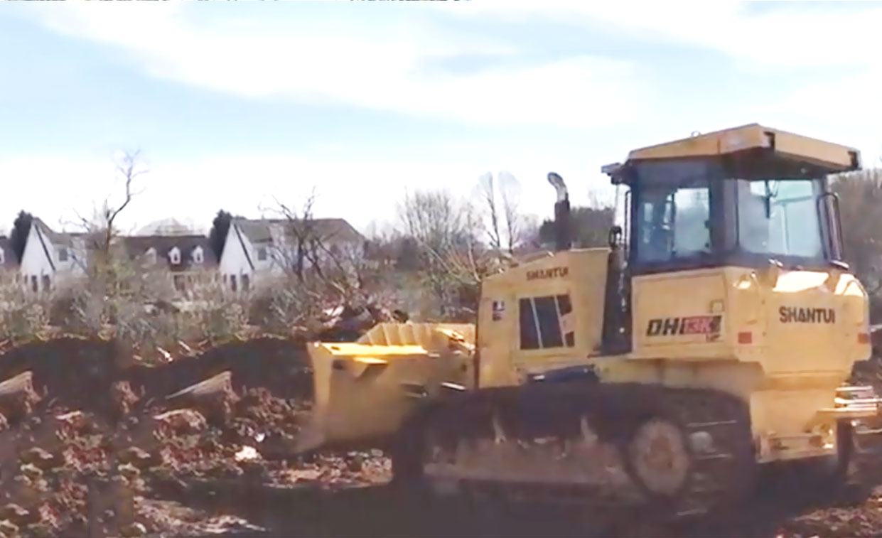 Le bulldozer hydrostatique DH13K2 pour les travaux de nivellement dans le Tennessee, aux États-Unis.